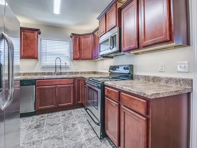950 Dakota St — Photo 10