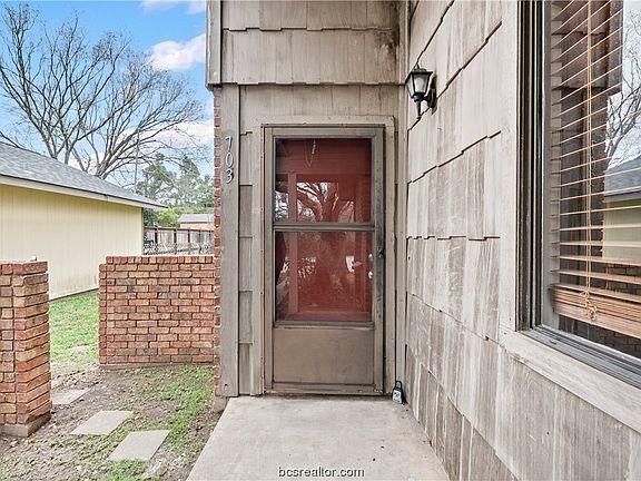 3rd image of 703 Lincoln Ave