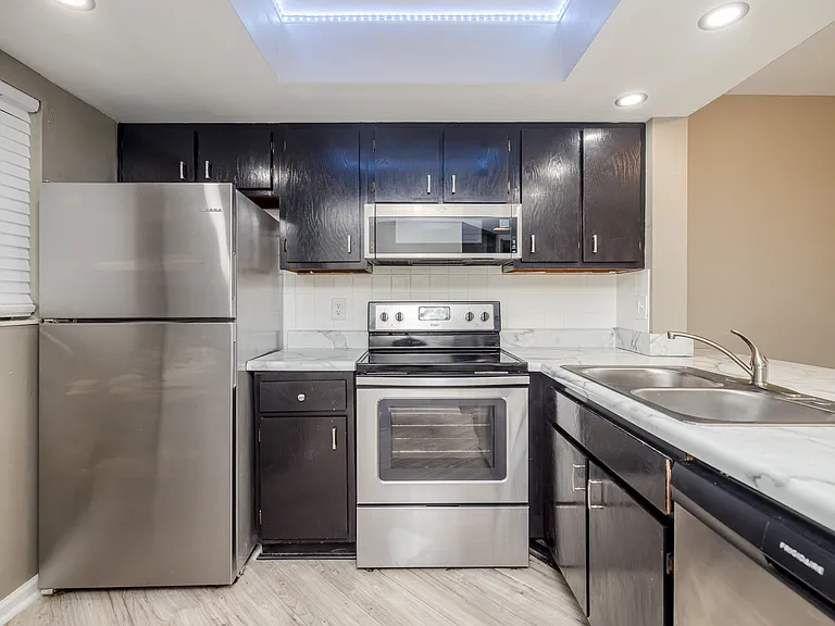 1208 Windsong Cir — Photo 1