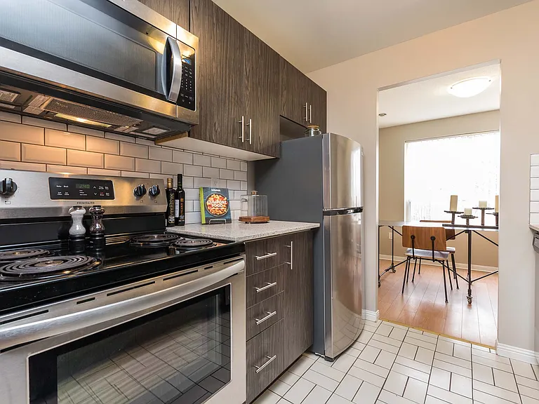 619 William St — Photo 14
