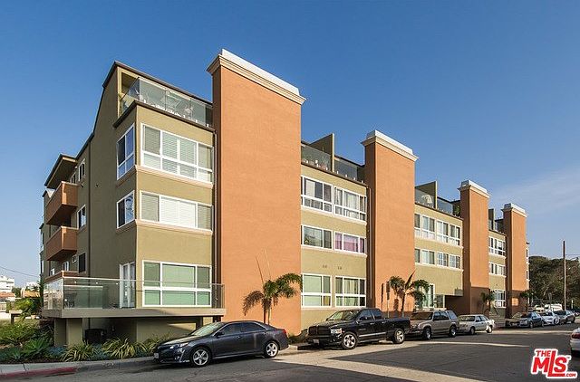 Lago del Mar buiding