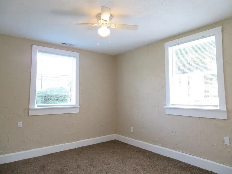 1576 E Dianne Cir — Photo 6