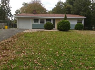 73 Kingsley Rd, Kendall Park, NJ 08824