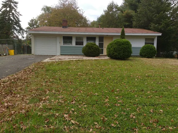 73 Kingsley Rd, Kendall Park, NJ 08824