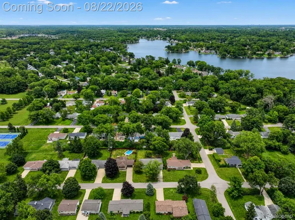2388 Woodlawn St, Wolverine Lake MI