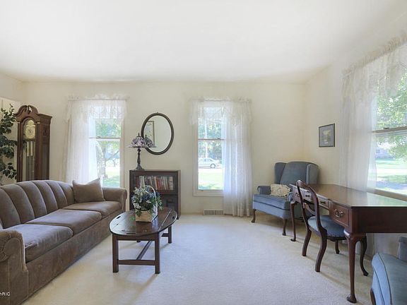 3rd image of 7331 Mountain Ash Dr SE