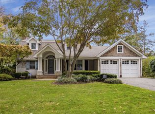 10 Wildwood Ln, Roslyn Heights, NY 11577