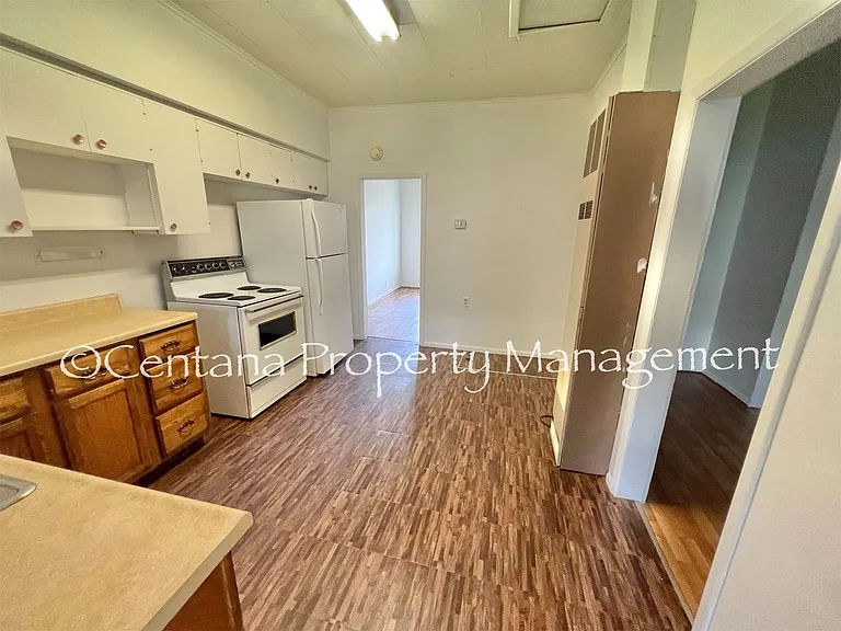 1021 E Commercial Ave — Photo 9