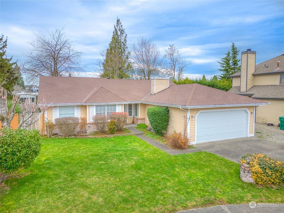 1st image of 909 Bathke Avenue