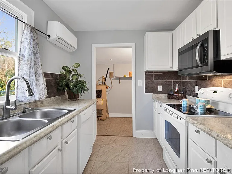 326 Hawley Ln — Photo 13