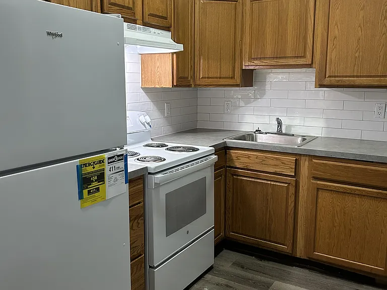 207-211 W 7th Street — Photo 6