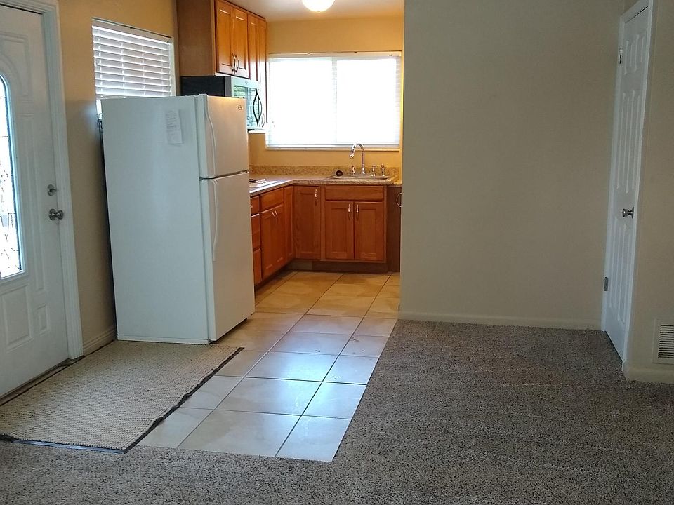 Kitchen/ Entry Way