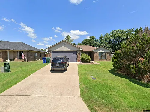 4520 Thompson St Photo 1