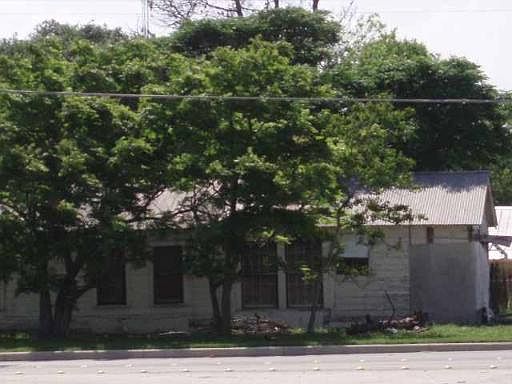 1st image of 638 N COMMERCE