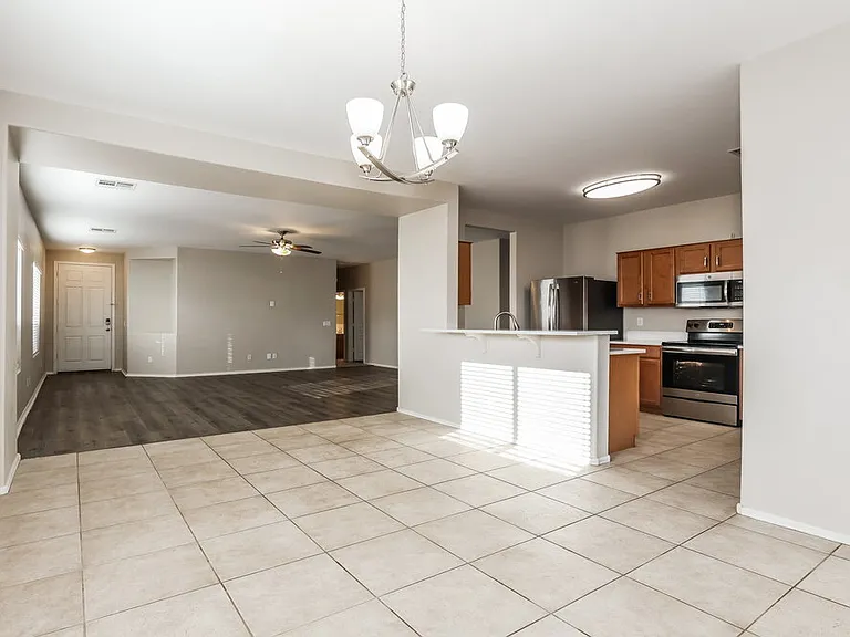 119 E Mountain View Rd — Photo 5