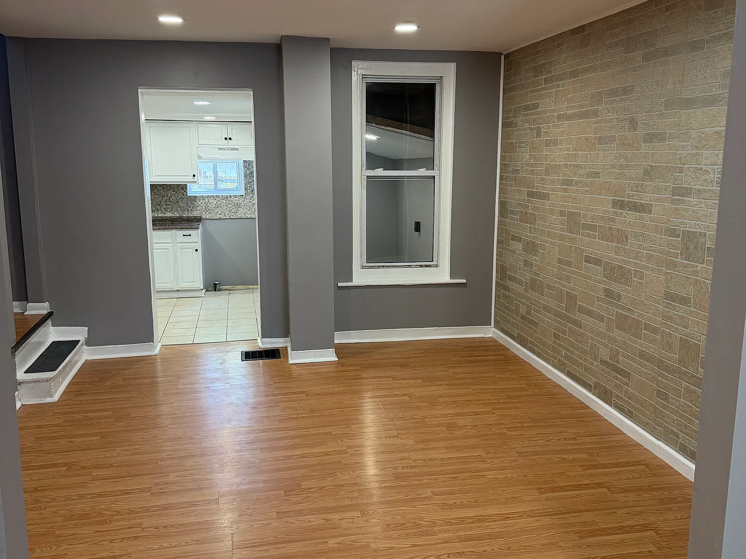 3 bed, 1016 sqft, $1,550 — Photo 2