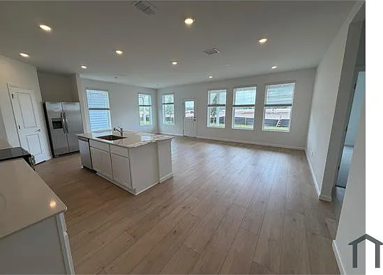3 bed, 1825 sqft, $2,300 — Photo 3