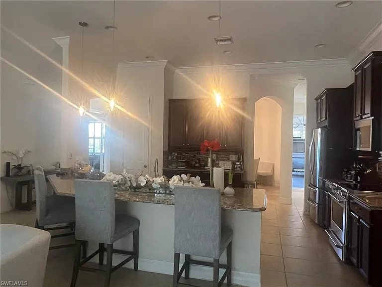 6853 Il Regalo Cir — Photo 9