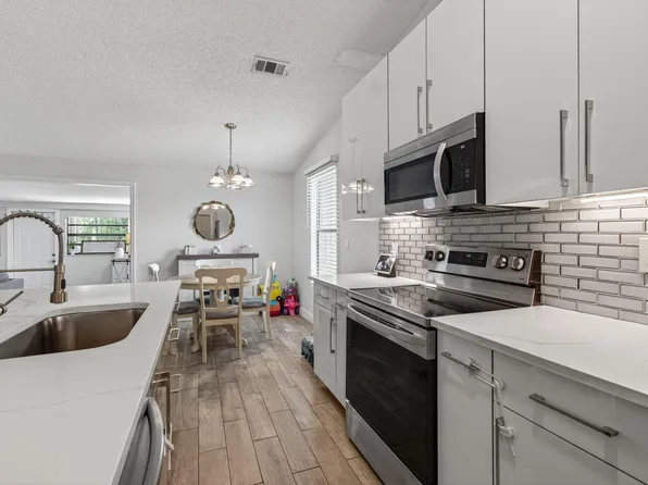 8300 Little Beth Drive E, Boynton Beach, FL 33472