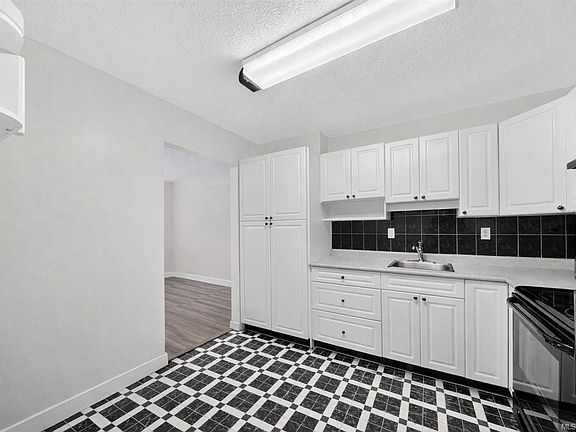 3rd image of 1000 Esquimalt Rd #302