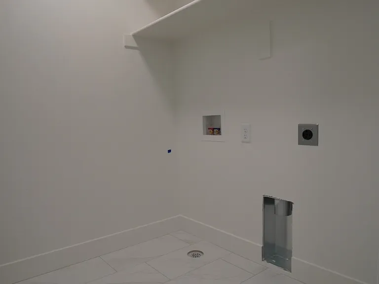 325 N Liberty Ave — Photo 16