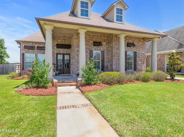 109 Carriage Lakes Dr, Youngsville, LA 70592