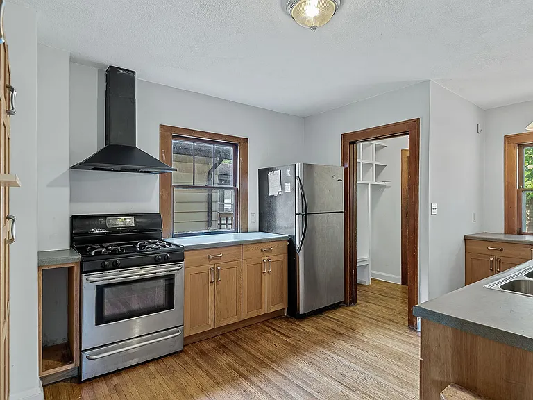 881 19th Ave SE — Photo 9