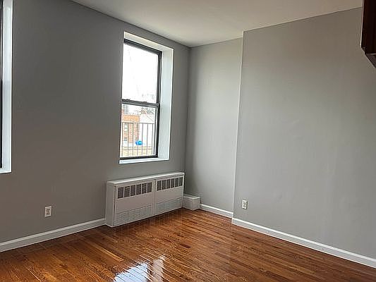 3rd image of 102 E 116th St