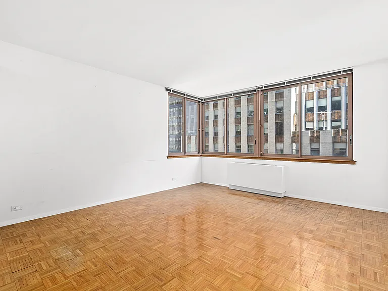 235 E 40th St #14E — Photo 3