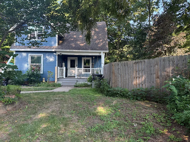 140 Linn St — Photo 1