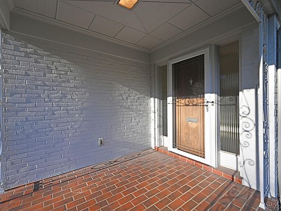 5th image of 3172 N Farmcrest Dr