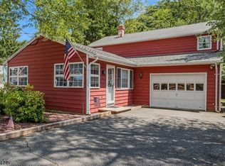18 Old Ln, Newfoundland, NJ 07435