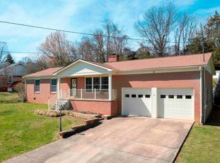 16 Greenfield Rd, Luray, VA 22835