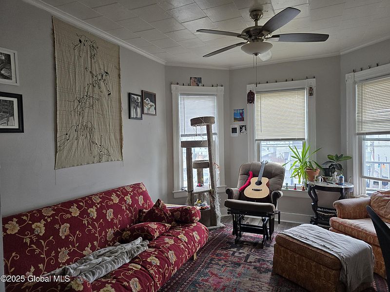 3rd image of 1604 Carrie Street