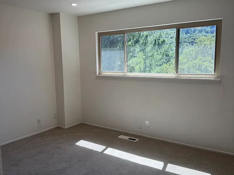 2036-2038 Ascot Dr #D — Photo 12