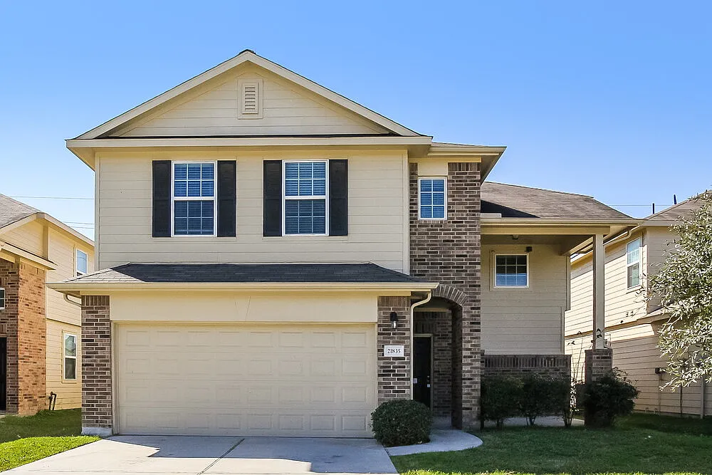 4 bed, 2.5 bath, 1902 sqft, $2,120 — Photo 1