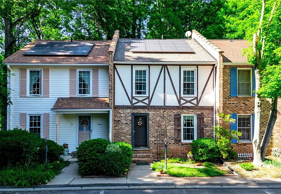 1st image of 11 Essex Dr #11