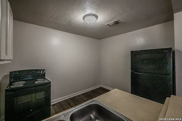 207 Bradford Ave #1 — Photo 9