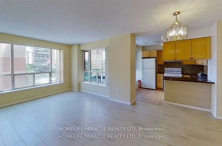 887 Bay St #304 — Photo 8