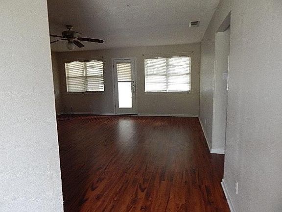 4th image of 905 Bunker Hill Dr