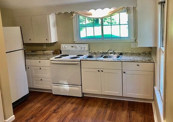 3rd image of 1009 Brown Summit Ave