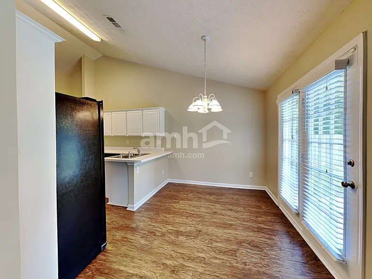 2103 Yarbrough Way — Photo 5