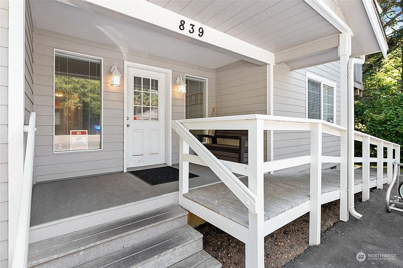 4th image of 839 Tidelands Court NW #G