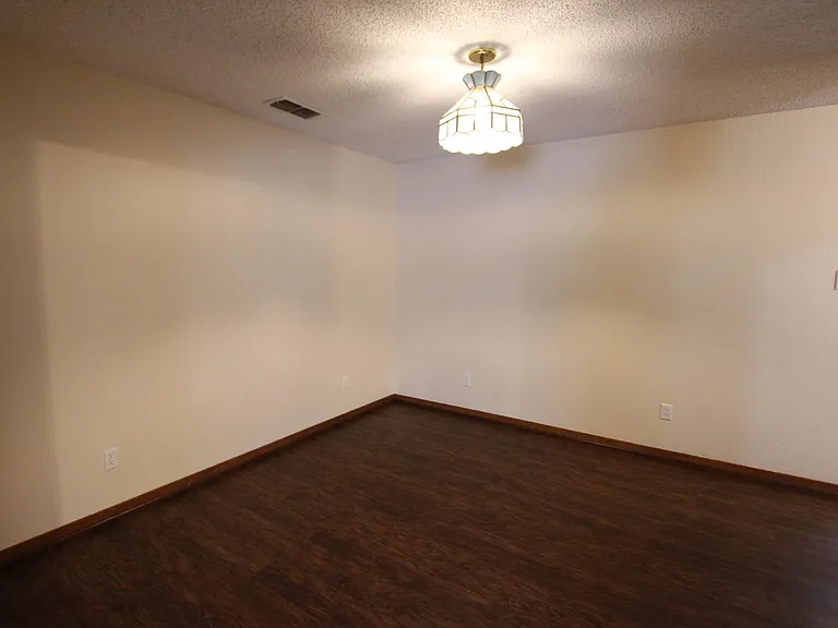 3211 S Donnybrook Ave — Photo 8