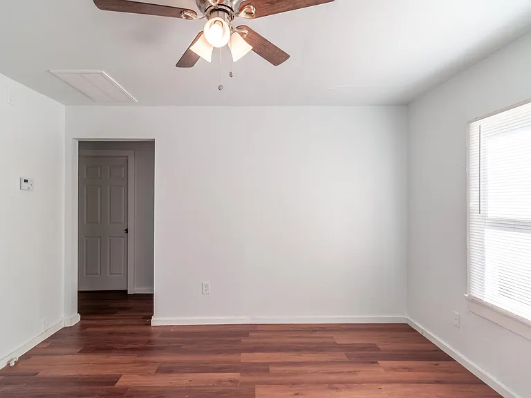 1610 Lennon Ave — Photo 6
