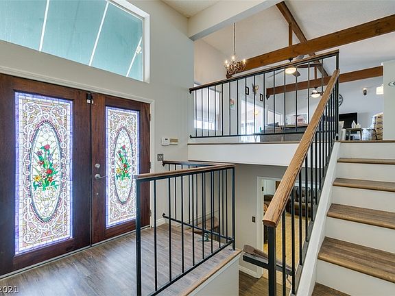 4th image of 580 Los Feliz St