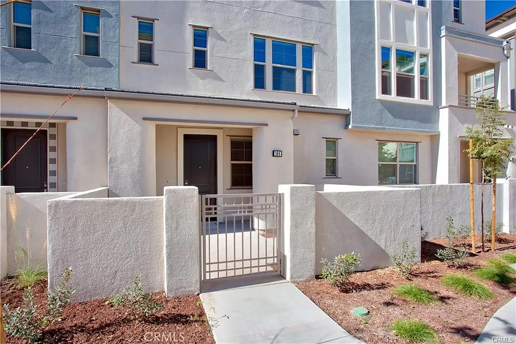 2 bed, 2.5 bath, 1694 sqft, $4,100 — Photo 1
