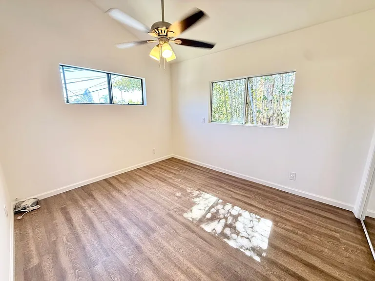 385 Loma — Photo 13