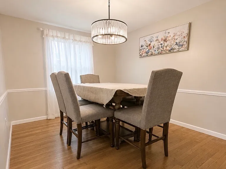 10 Inglesid Ln — Photo 3