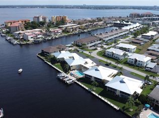 1911 SE 40th Ter APT 102, Cape Coral, FL 33904